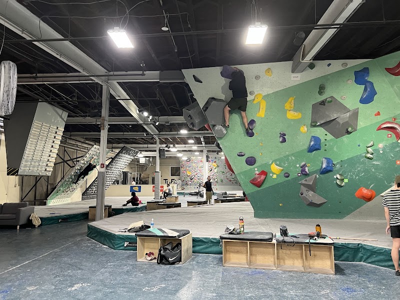 Tufas Boulder Lounge