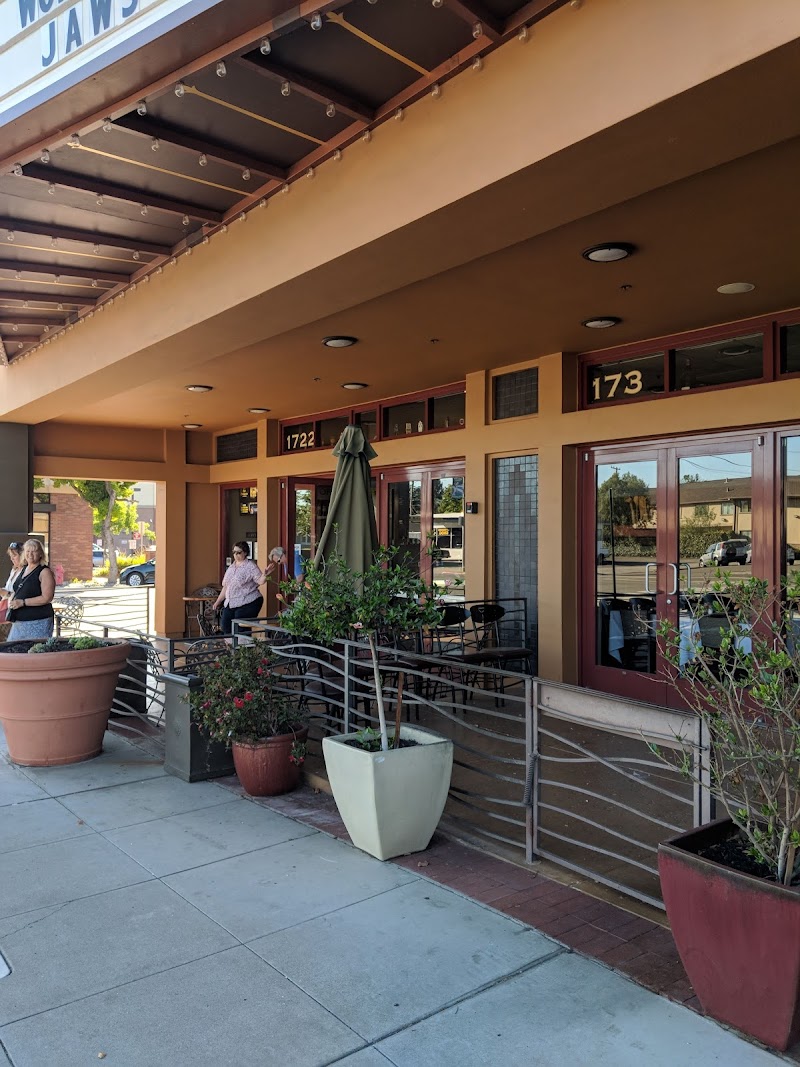 Vine Cinema & Alehouse