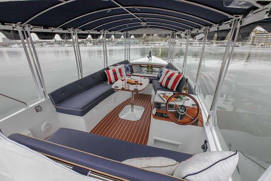 Milwaukee Duffy Boat Rentals | Inner Harbor