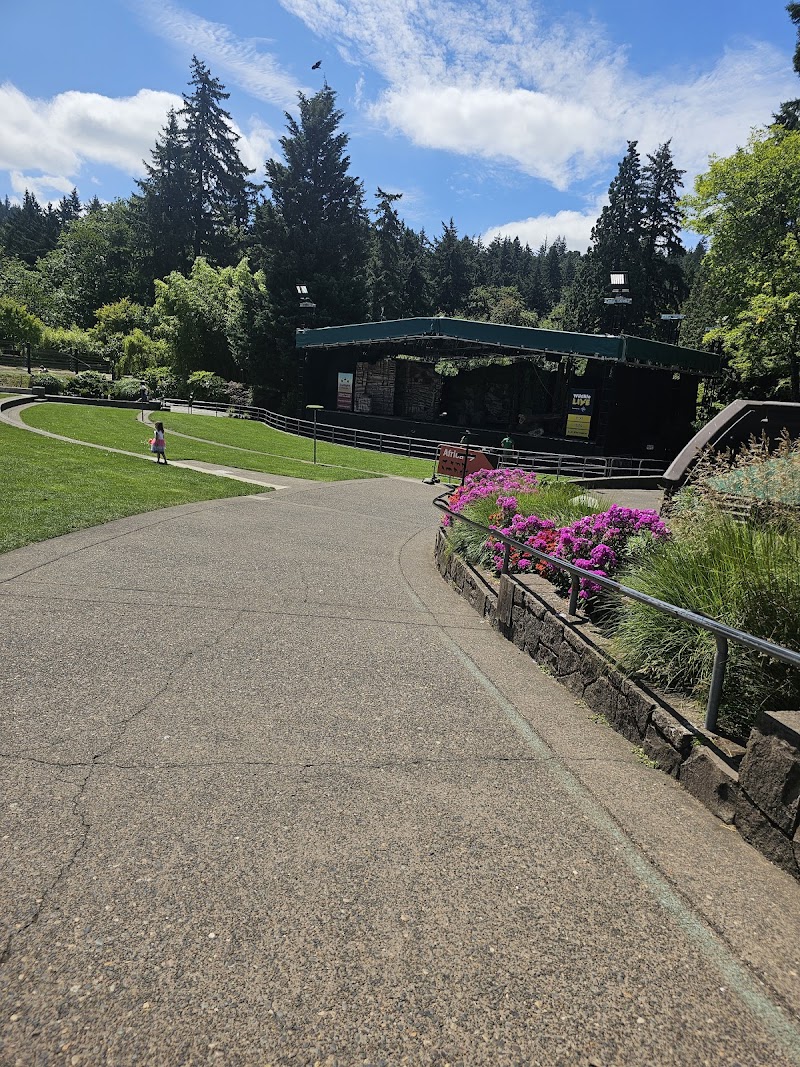 Wildlife live amphitheater — Zoos for Kids in Portland