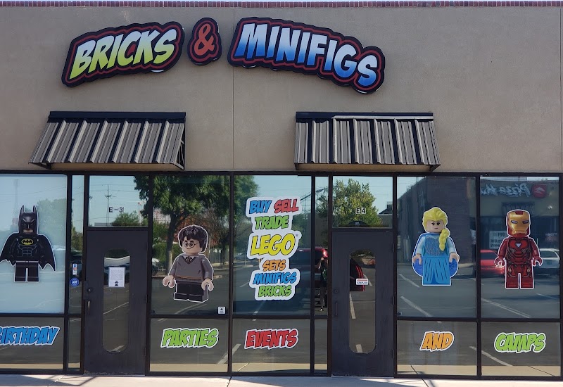 Bricks & Minifigs