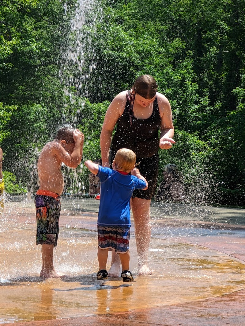 Round Hill Spray Park