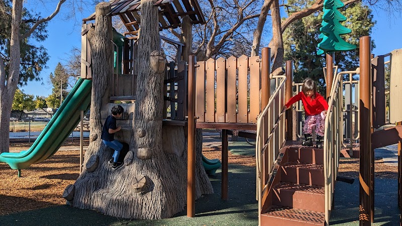 Holmes Playground