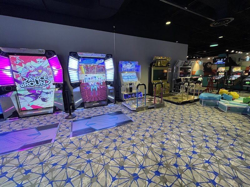 Round1 Bowling & Arcade North Riverside Park Mall